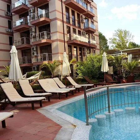 Swimming Pool View Apartment